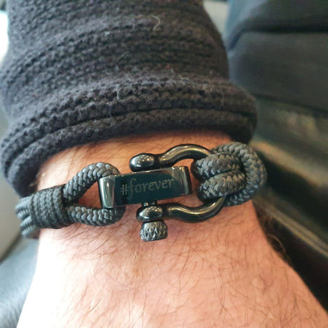 CAPTAIN Black Shackle Bracelet