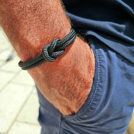 CAPTAIN Black Shackle Bracelet