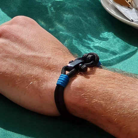 CAPTAIN Black Shackle Bracelet - Blue