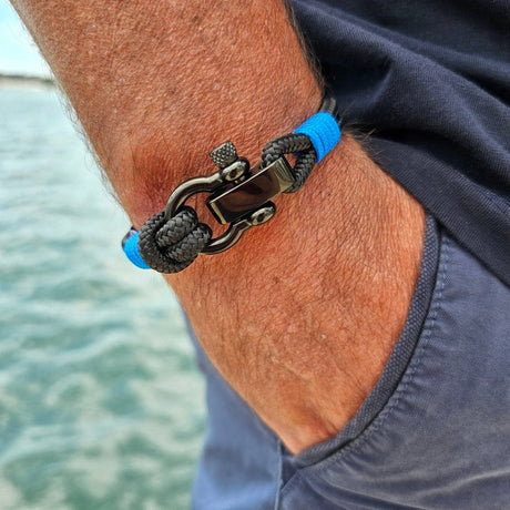 CAPTAIN Black Shackle Bracelet - Blue