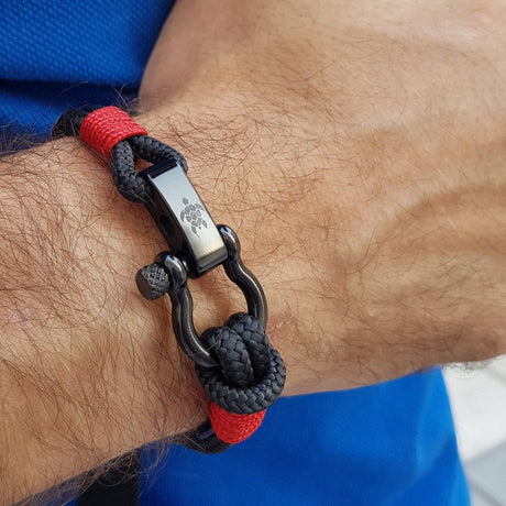 CAPTAIN Black Shackle Bracelet - Red