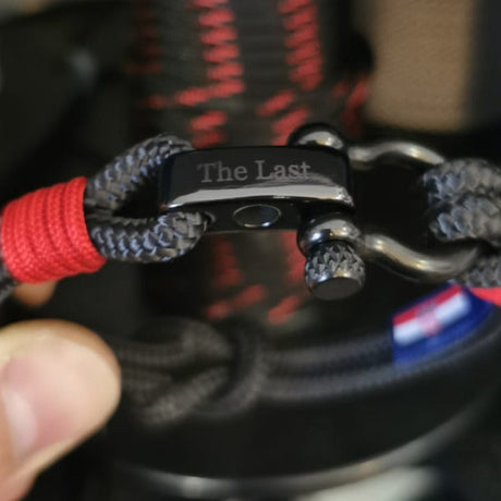 CAPTAIN Black Shackle Bracelet - Red