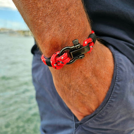 CAPTAIN Black Shackle Bracelet - Red Mix